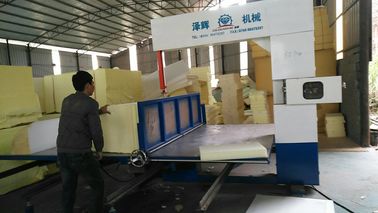 Электрическая вертикальная машина для резки пены с управлением PLC для обработки EVA и EPE